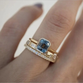 Iris – vintageinspirerat ringset i guldton och blått