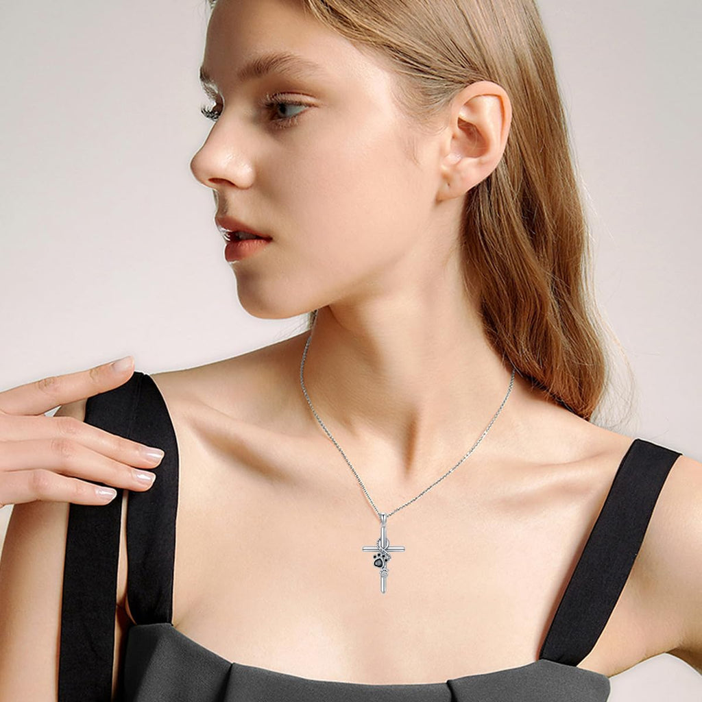 Halsband i sterlingsilver med tassavtryck och kors