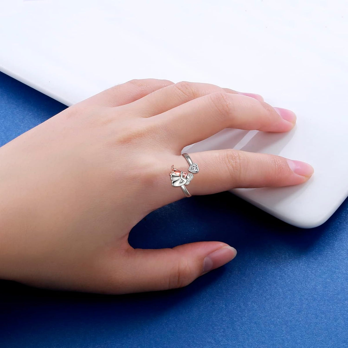 Justerbar hundring i sterlingsilver med vit zirkonia