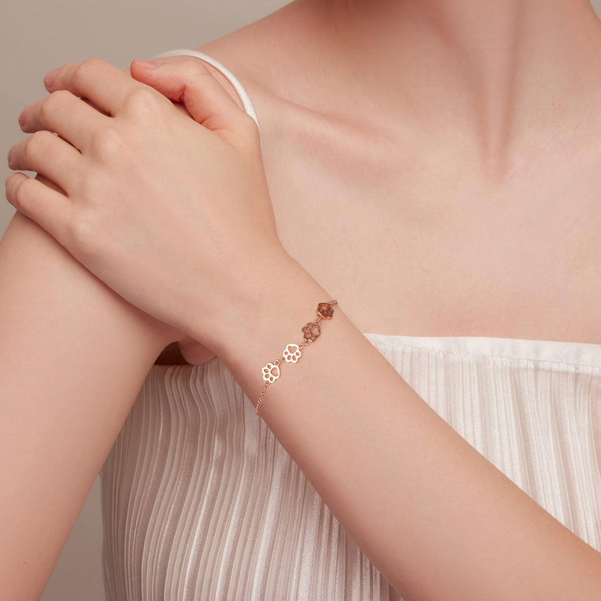 Justerbart armband i sterlingsilver med hundtassar