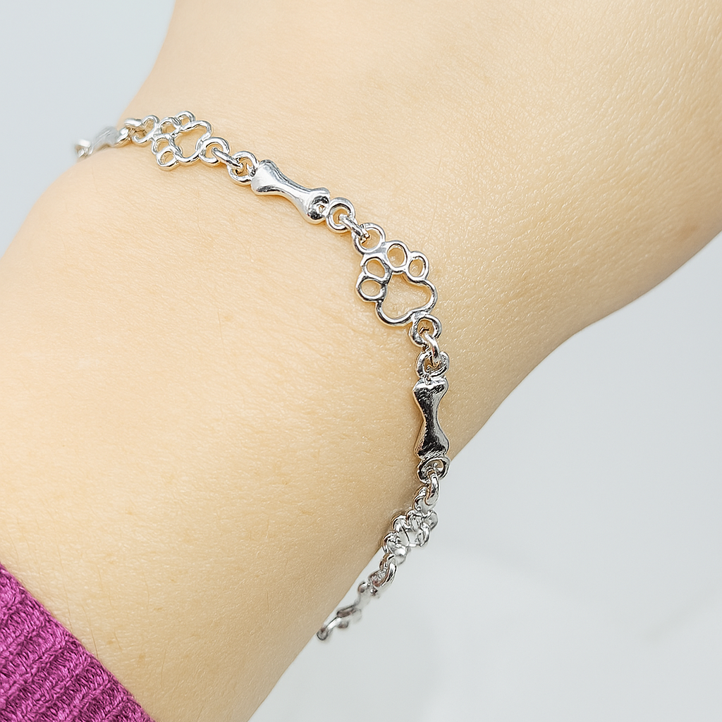 Silverarmband med tass- och benberlocker