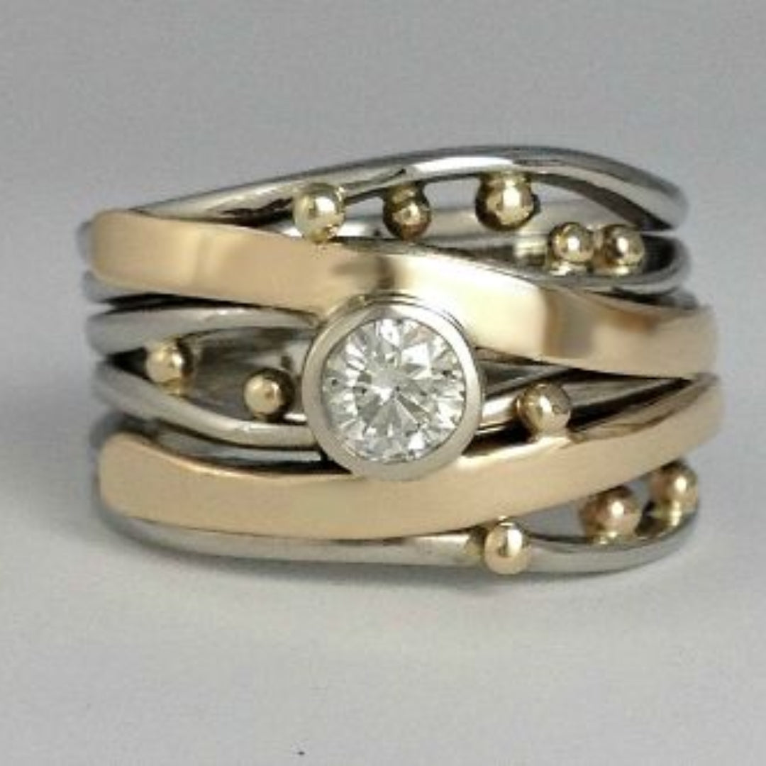 Royal – vintagering i guldton med infattad zirkonia
