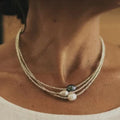 Klassiskt halsband med pärlberlock