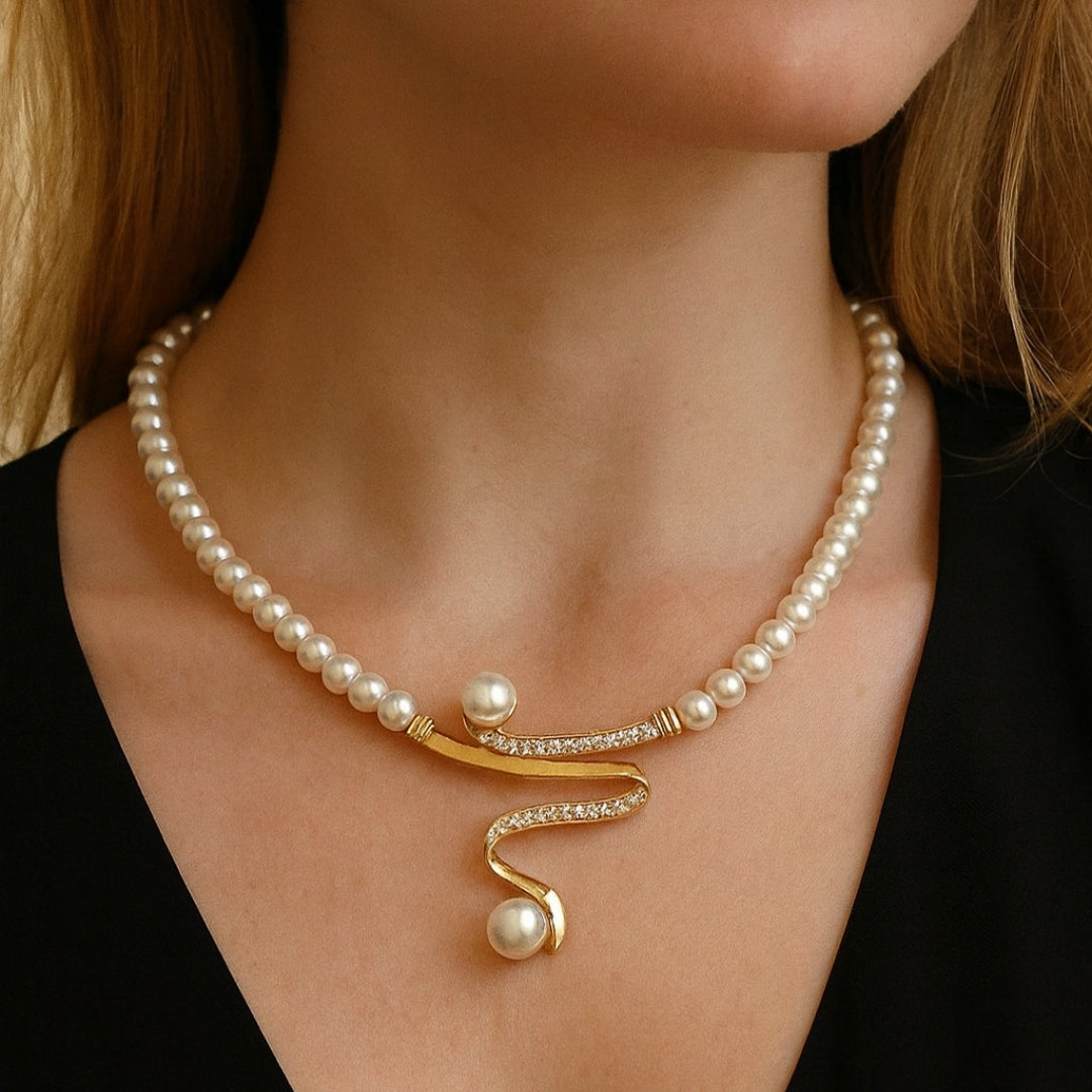 Smyckesset med halsband och örhängen av naturpärlor