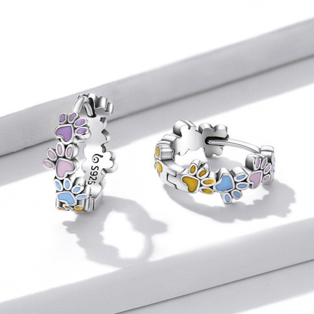Färgglada tassörhängen i sterlingsilver