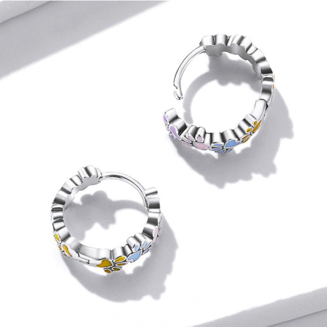 Färgglada tassörhängen i sterlingsilver