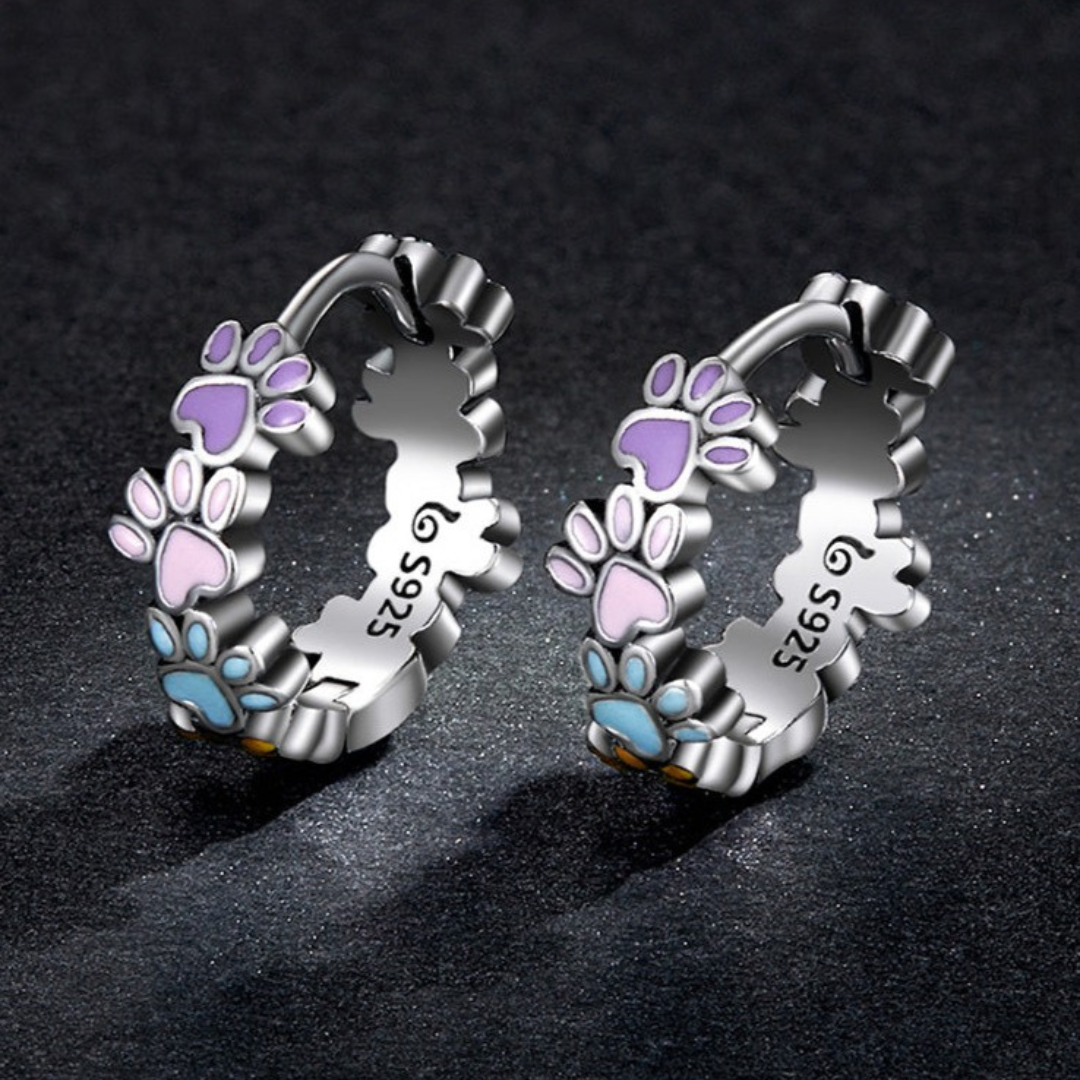 Färgglada tassörhängen i sterlingsilver