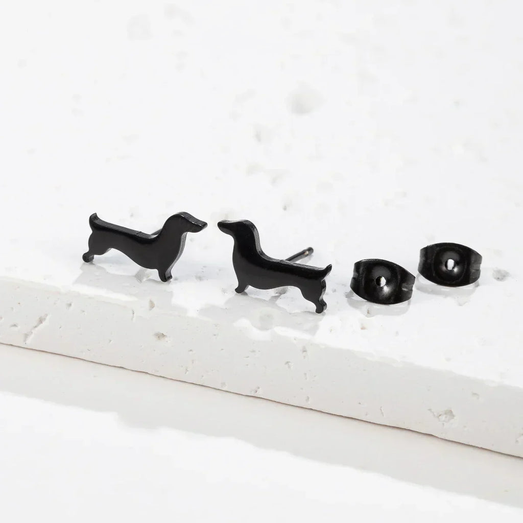 Taxformade stiftörhängen i minimalistisk design