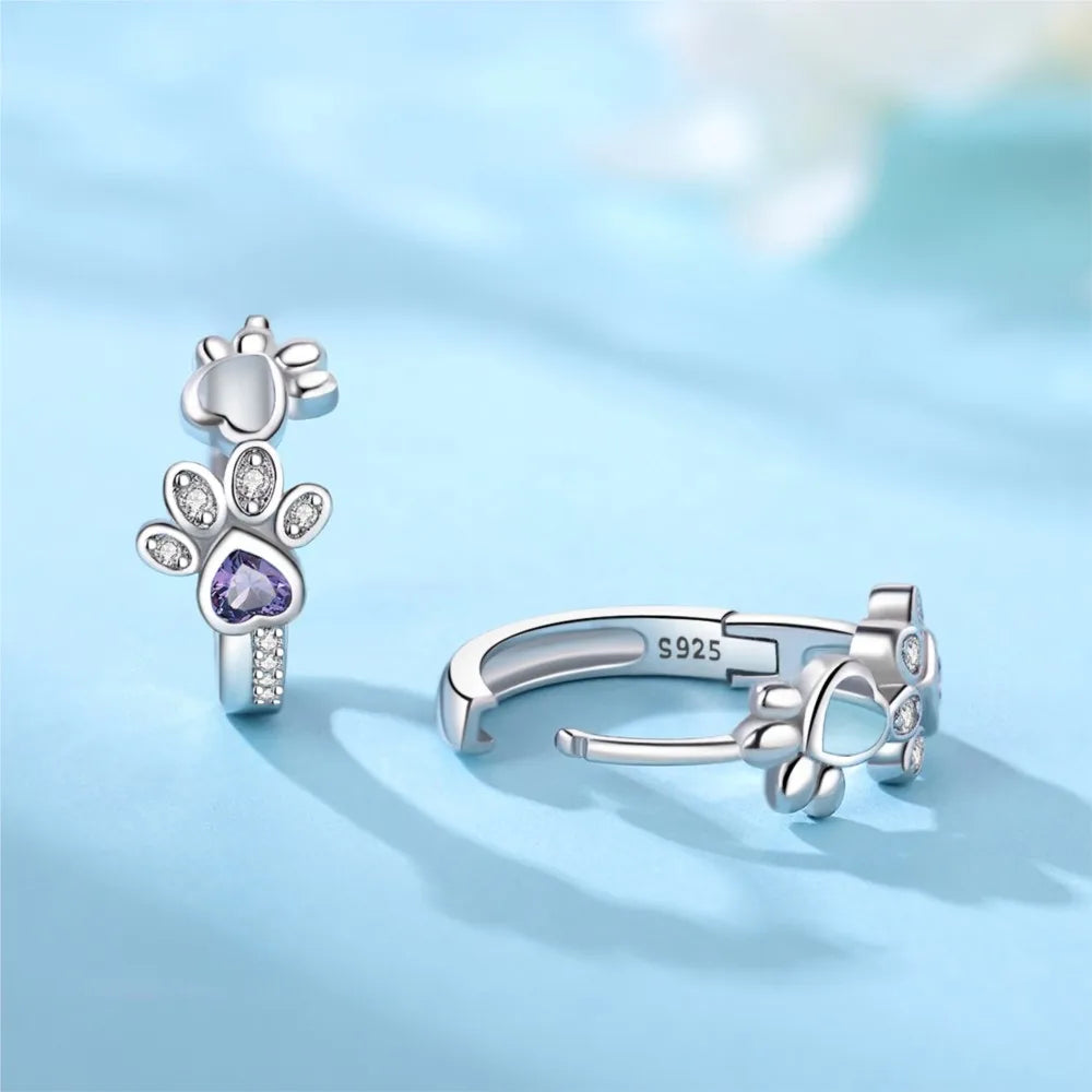 Ringörhängen i sterlingsilver med tass och zirkoniahjärta