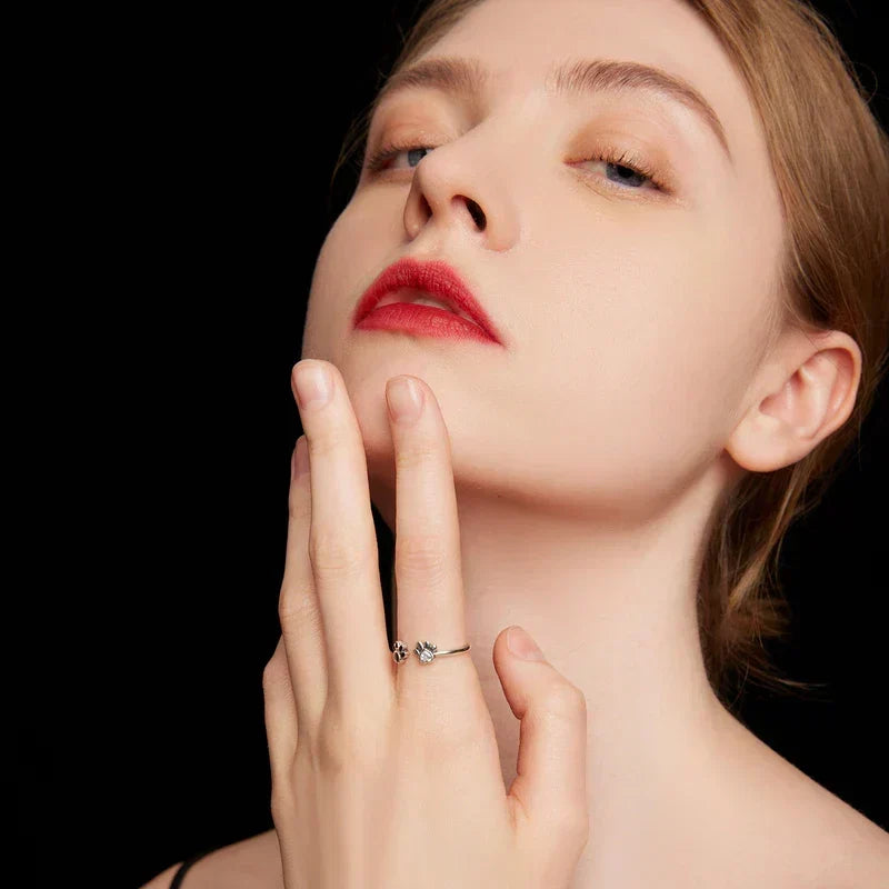 Justerbar tassring i sterlingsilver med zirkonia och emalj