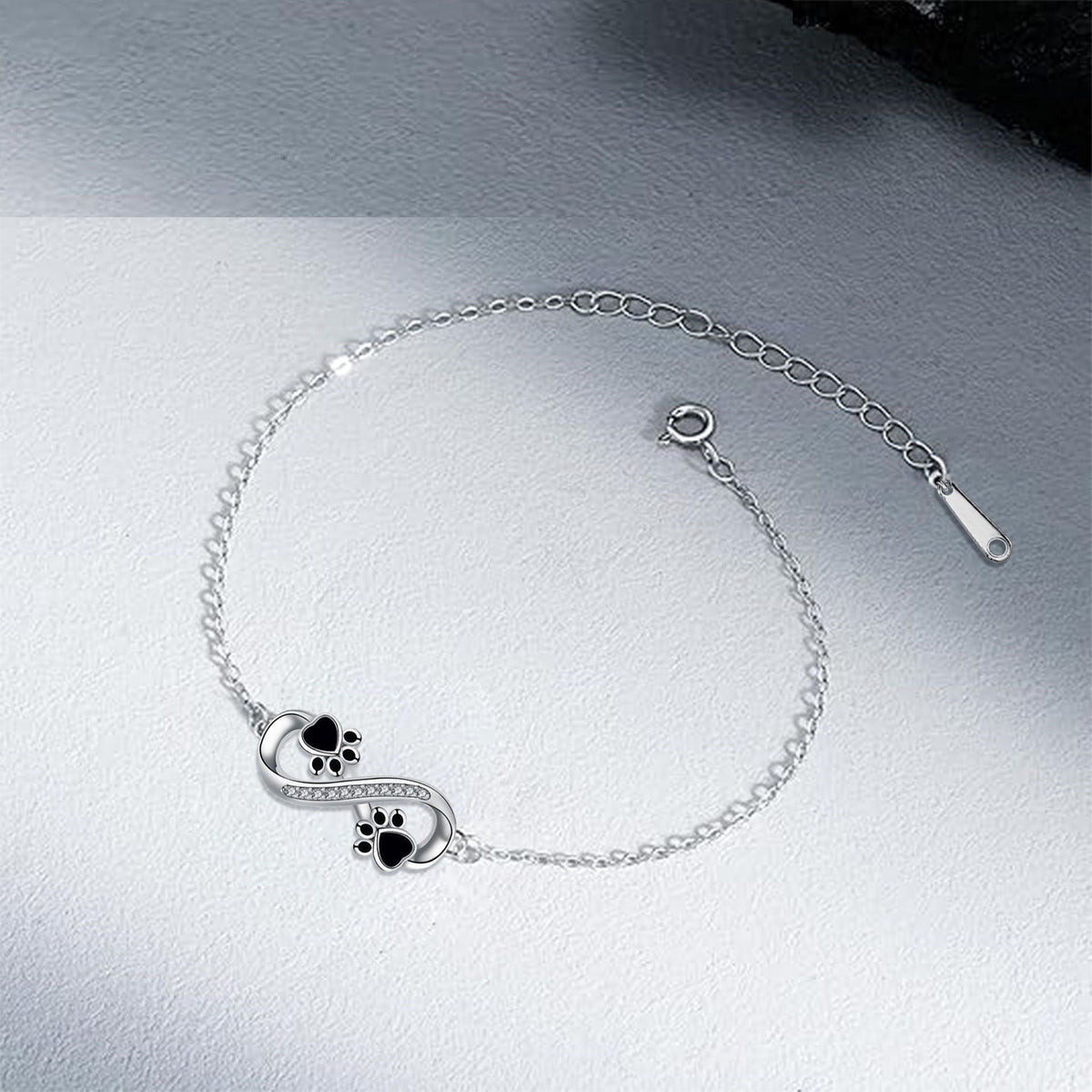 Armband med evighetssymbol, tassberlock och zirkonia