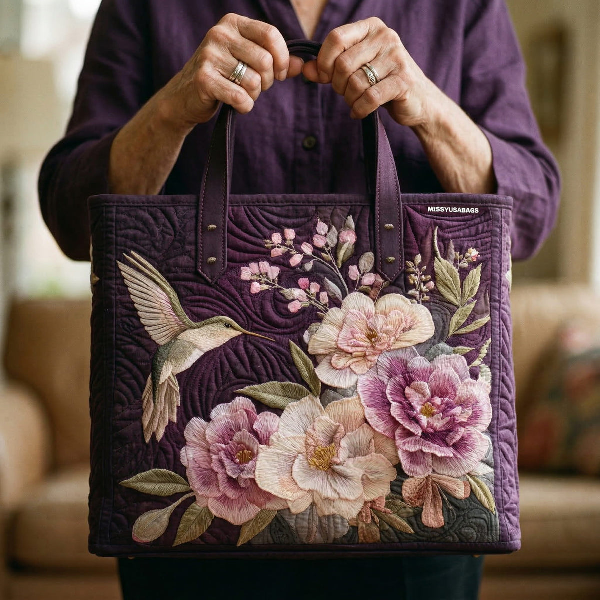 Lila Quiltad tygkasse Featuring Hummingbirds and Orchids