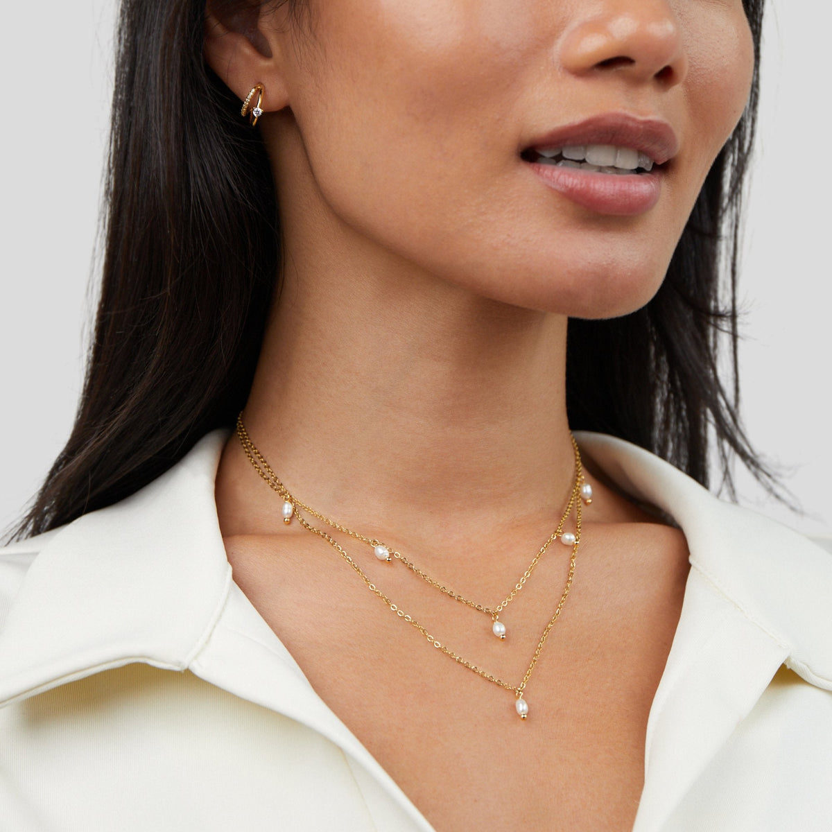 Kay – flerradigt halsband med hängande pärla