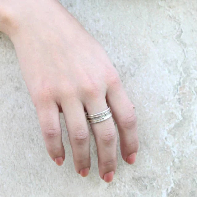Shine – vintageinspirerad silverfärgad ring med gulddetaljer